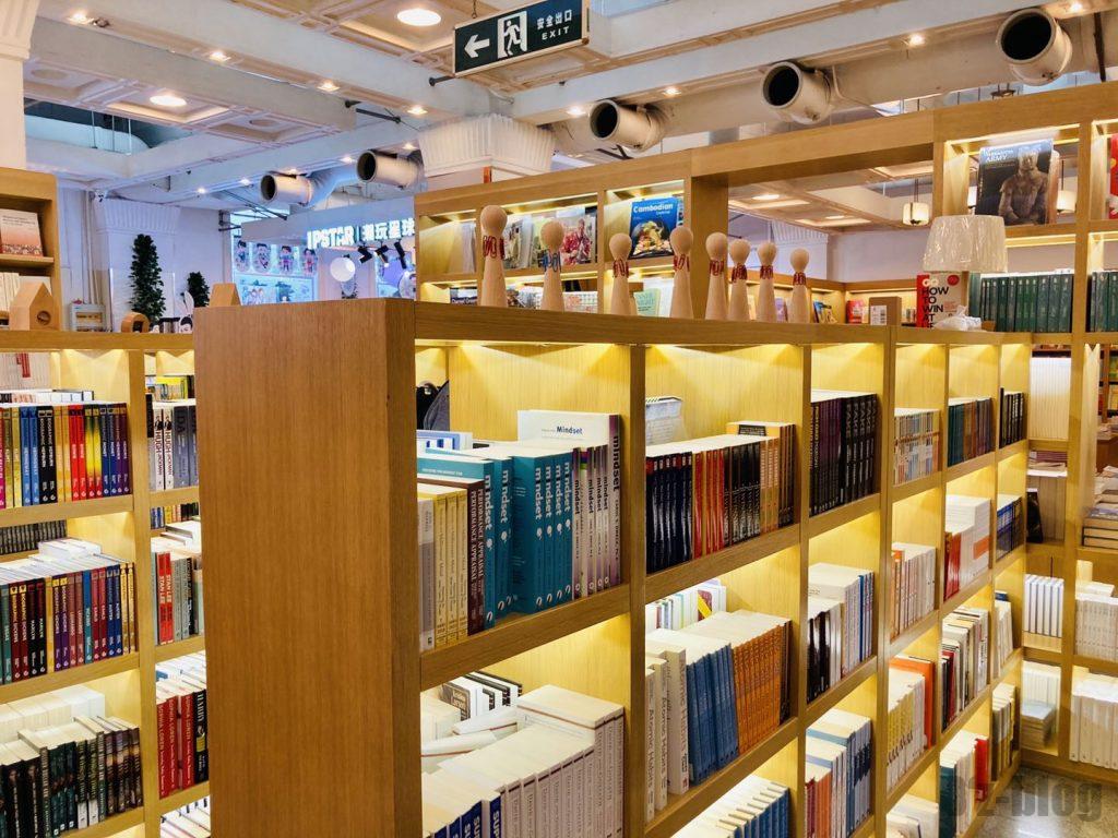 上海外文書店1階本棚