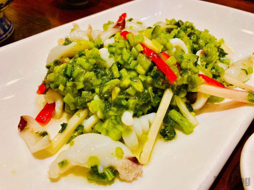 上海孔乙巳高菜とイカの炒め物