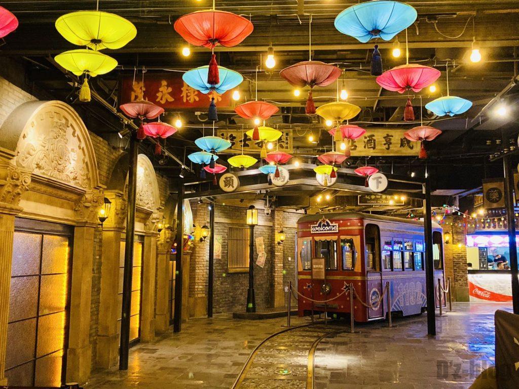 上海1192風情街電車と提灯