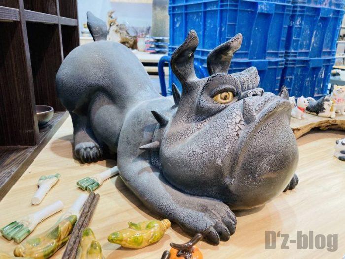 上海大悦城手作りエリア　陶器作品犬