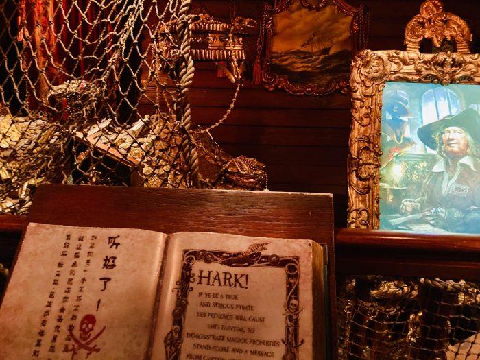 上海ディズニーランド海賊船内動く肖像画