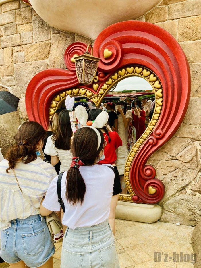 上海ディズニーランド女王の庭鏡